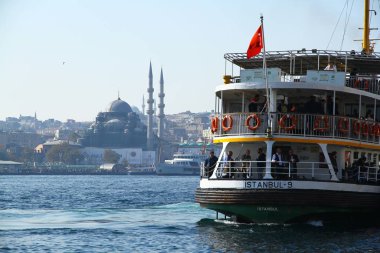 Karaköy, İstanbul - 22 Ekim 2017. Altın Boynuz 'daki feribotlar İstanbul' un sembolleri..