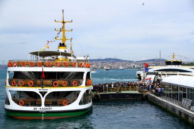 Karaköy, İstanbul - 22 Ekim 2017. Altın Boynuz 'daki feribot İstanbul' un sembolleri..
