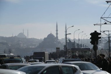 Karaköy, İstanbul - 22 Ekim 2017. Galata Köprüsü manzarası.