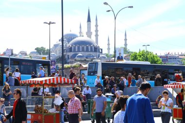 Sokak manzarası, eski binaların cepheleri, Türkiye