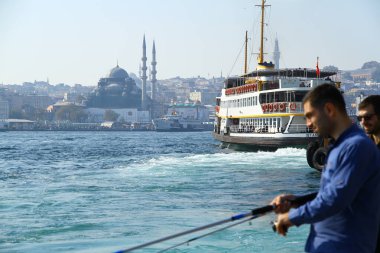 Karaköy, İstanbul - 22 Ekim 2017. Altın Boynuz 'daki feribotlar İstanbul' un sembolleri..