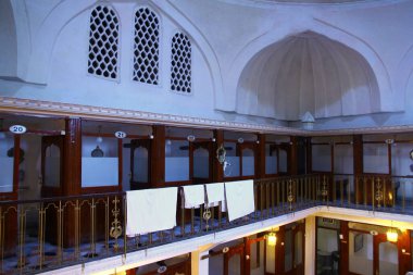 İstanbul, Türkiye - 25 Kasım 2017. İstanbul 'daki Cagaloglu Geleneksel Türk Hamamı' nın iç manzarası. Burası halka açık bir hamam ve turistlerin yanı sıra yerel halk için de popüler..
