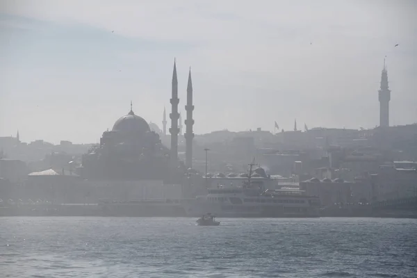 Вид Стамбул Побережья Каракоя Туманом — стоковое фото