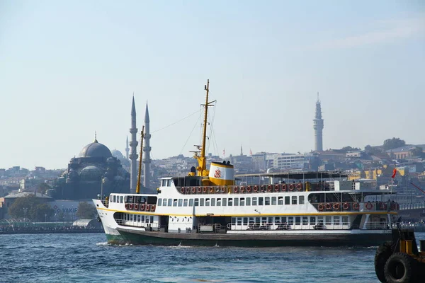 Каракой Октября Паромы Золотом Роге Являются Символами Стамбула — стоковое фото
