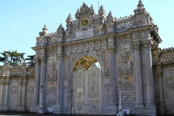 Istanbul Turkey April 2018 View Main Entrance Dolmabahce Palace Istanbul —  Fotos de Stock
