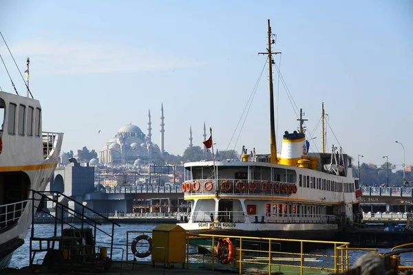 Каракой Октября Паромы Золотом Роге Являются Символами Стамбула — стоковое фото
