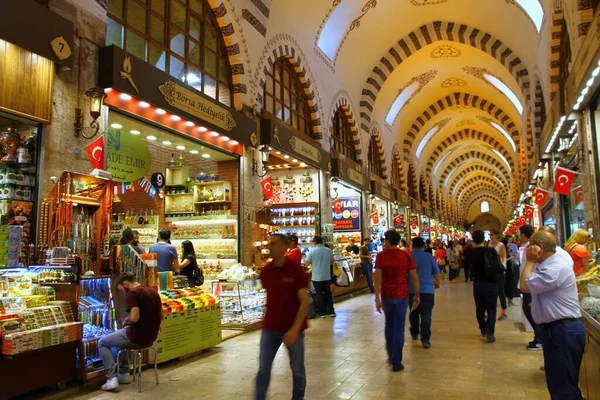 Eminun Istanbul Turquía Junio 2018 Una Vista Desde Bazar Las —  Fotos de Stock