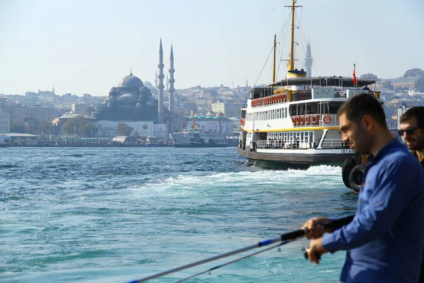 Καρακόι Κωνσταντινούπολη Οκτωβρίου 2017 Πλοία Στο Golden Horn Είναι Σύμβολα — Φωτογραφία Αρχείου