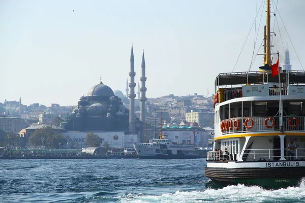 Karakoy Istanbul October 2017 Ferries Golden Horn Symbols Istanbul — Stock Photo, Image