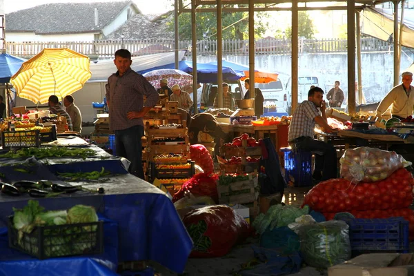 Vue Sur Bazar Une Rangée Légumes Les Vendeurs Déchargent Des — Photo