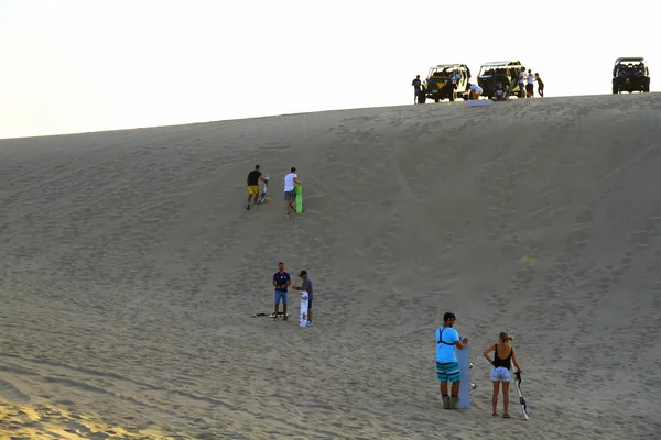 Huachina Peru Aprile 2019 Persone Imbarco Sulla Sabbia Sulle Dune — Foto Stock
