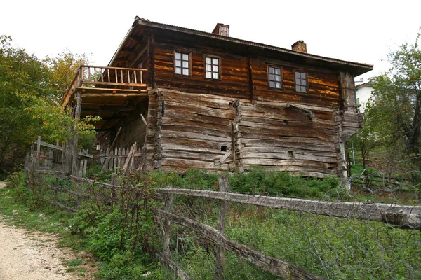 Vista Casas Antiguas Entre Las Montañas Verano — Foto de Stock