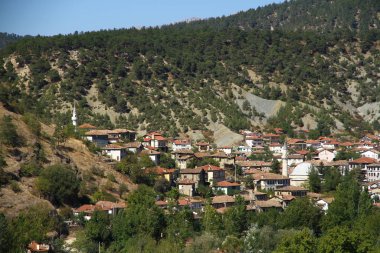 Peru 'da bir dağın yakınındaki küçük bir köye bak.