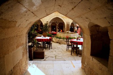 SAFRANBOLU, KARABUK, TURKEY - 30 Haziran 2013. Cinci Inn 'den bir iç görüntü ünlü İpek Yolu üzerinde bir karavan olarak inşa edilmiştir. Artık bir otel..
