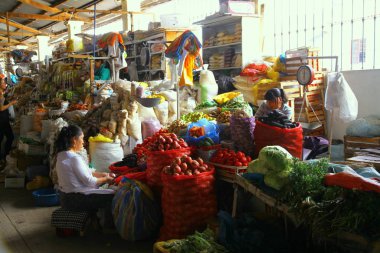 SAN PEDRO MARKET, CUSCO, Peru - 30 Mart 2019. San Pedro Pazarı manzarası.