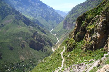 Colca Kanyonu bir nehir kanyonu, Peru.