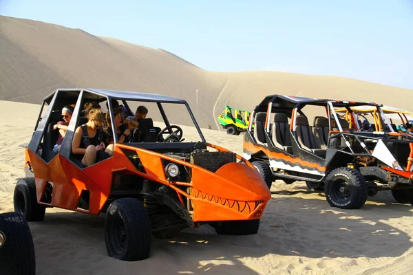 Huachina Peru Aprile 2019 Dune Buggies Sulle Dune Sabbia Huacachina — Foto Stock