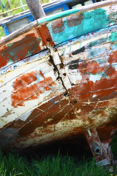 Una Vecchia Barca Vicino Mare — Foto Stock
