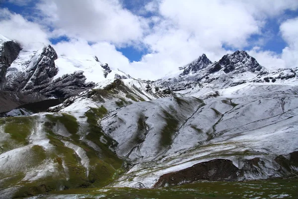 秘鲁维尼孔卡彩虹山脉 — 图库照片