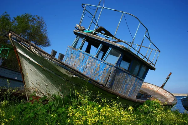 Viejo Barco Junto Mar —  Fotos de Stock