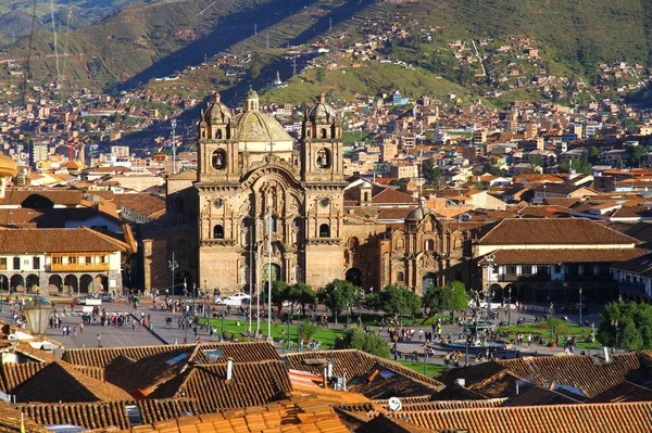 クスコ大聖堂 プラザ アルマス クスコ ペルー 3月2019 クスコのメイン広場であるアルマス広場からの眺め 美しいクスコ大聖堂はこの広場に位置しています — ストック写真
