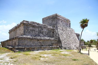  Tulum Arkeolojik Alanı 'ndaki Maya kalıntıları Meksika' nın en iyi korunmuş kıyı bölgelerinden biridir..