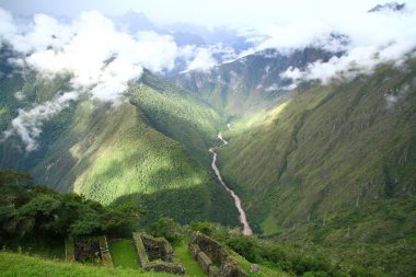 Machu Picchu Antik Şehir, Urubamba Nehri Vadisi, Peru. 15. yüzyıldan kalma bir İnka kalesi olan Machu Picchu, Peru 'nun güneyindeki Doğu Cordillera' da yer almaktadır..