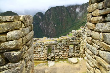 Machu Picchu Antik Şehir, Urubamba Nehri Vadisi, Peru. 15. yüzyıldan kalma bir İnka kalesi olan Machu Picchu, Peru 'nun güneyindeki Doğu Cordillera' da yer almaktadır..