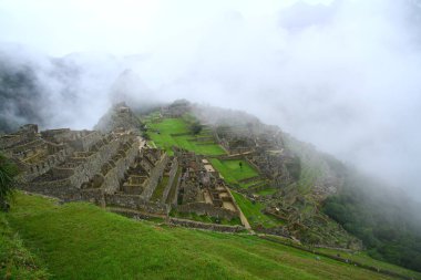 Machu Picchu Antik Şehir, Urubamba Nehri Vadisi, Peru. 15. yüzyıldan kalma bir İnka kalesi olan Machu Picchu, Peru 'nun güneyindeki Doğu Cordillera' da yer almaktadır..