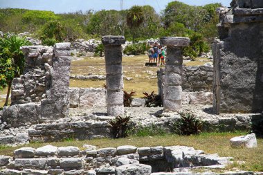 Tulum Arkeolojik Sitesi, Quintana Roo, Meksika - 10 Haziran 2019. Tulum Arkeolojik Alanı 'ndaki Maya kalıntıları Meksika' nın en iyi korunmuş kıyı bölgelerinden biridir..