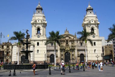 Lima Katedrali, Plaza de Armas, Lima, Peru - 21 Nisan 2019. Lima Katedrali, şehrin tarihi merkezinde yer alan Plaza de Armas 'da yer almaktadır..