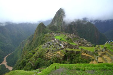 Machu Picchu Antik Şehir, Urubamba Nehri Vadisi, Peru. 15. yüzyıldan kalma bir İnka kalesi olan Machu Picchu, Peru 'nun güneyindeki Doğu Cordillera' da yer almaktadır..
