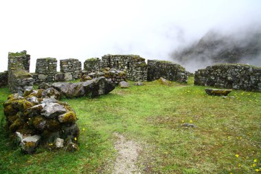 Machu Picchu Antik Şehir, Urubamba Nehri Vadisi, Peru. 15. yüzyıldan kalma bir İnka kalesi olan Machu Picchu, Peru 'nun güneyindeki Doğu Cordillera' da yer almaktadır..