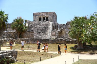 Tulum Arkeolojik Sitesi, Quintana Roo, Meksika - 10 Haziran 2019. Tulum Arkeolojik Alanı 'ndaki Maya kalıntıları Meksika' nın en iyi korunmuş kıyı bölgelerinden biridir..