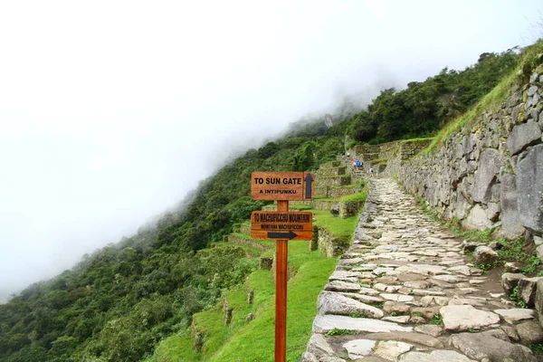 Signboard Machupicchu Mountain Sun Gate Intipunku Quechua Language Machu Picchu — Stok fotoğraf