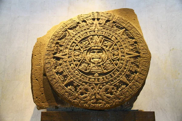 Ulusal Antropoloji Müzesi, Mexico City, Meksika - 30 Mayıs 2019. En büyük koleksiyonlara ve Mexico City 'de en çok ziyaret edilen müzeye sahip olan müzenin iç manzarası..