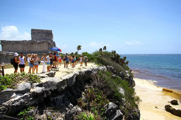 メキシコで最も保存状態の良い沿岸のマヤ遺跡の1つであるツラム遺跡の眺め — ストック写真