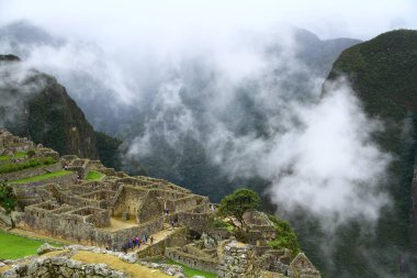 Machu Picchu Antik Şehir, Urubamba Nehri Vadisi, Peru. 15. yüzyıldan kalma bir İnka kalesi olan Machu Picchu, Peru 'nun güneyindeki Doğu Cordillera' da yer almaktadır..