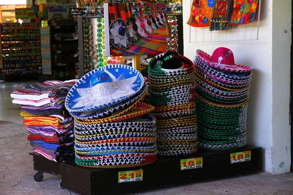 Tulum Meksyk Czerwca 2019 Sombreros Tradycyjne Meksykańskie Kapelusze Przed Sklepem — Zdjęcie stockowe