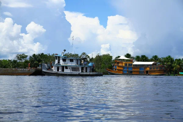 Boten Drijvend Stille Wateren Van Amazon River Iquitos Peru — Stockfoto