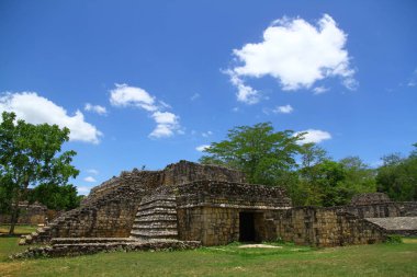 Ek Balam Maya Harabeleri, Yucatan, Meksika - 7 Haziran 2019. Akropolis, Yucatan Yarımadası 'ndaki Ek-balam arkeolojik sahasının ana piramididir..