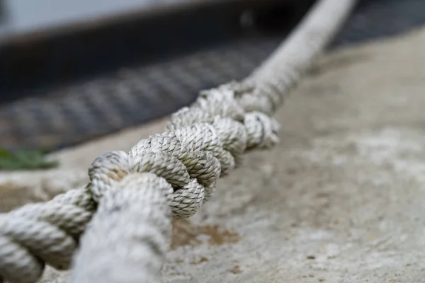 Close up of a knot in a rope of a sailing boat — Stock Photo, Image