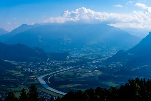 Panoramatický pohled na Alpy z Lichtensteinu — Stock fotografie