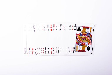 Beyaz arkaplanda oyun kartları, üstte vale