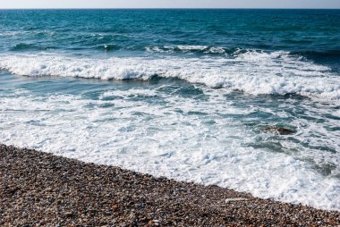 Okyanus, sahil ve ufuk.