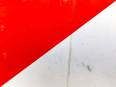 Uyarı işaretinin ayrıntıları - kırmızı ve beyaz arkaplan, çapraz bölünmüş