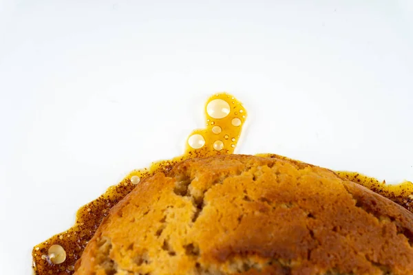 Tort Prăjituri Unt Arahide Caramel Fundal Alb Spațiu Copiere Vedere — Fotografie, imagine de stoc