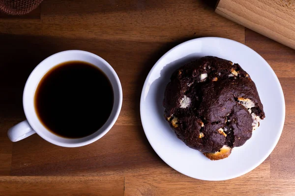 Délicieux Gâteaux Chocolat Avec Une Tasse Café Sur Une Planche — Photo