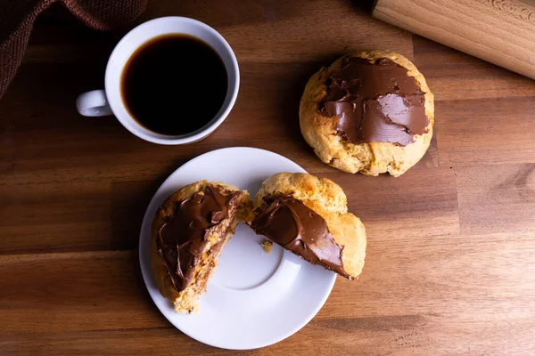 Délicieux Gâteaux Chocolat Avec Une Tasse Café Sur Une Planche — Photo