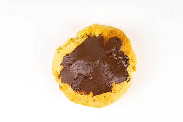 Kaka Med Choklad Vit Bakgrund Med Kopieringsutrymme — Stockfoto